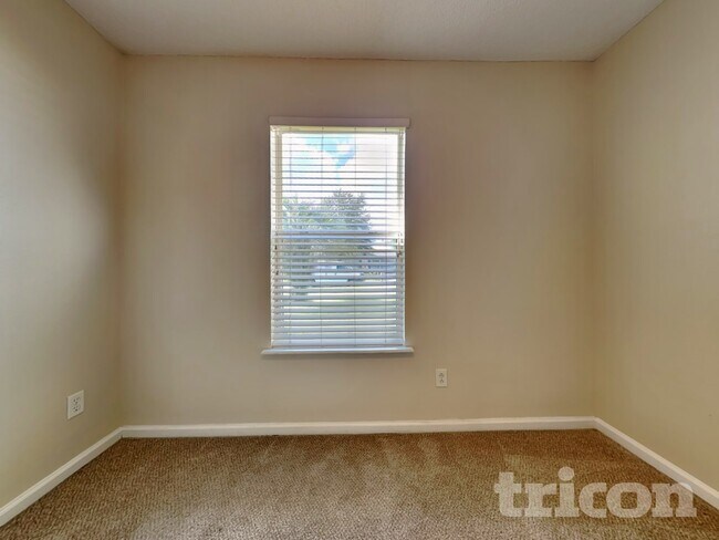 Building Photo - 7134 Beekman Lake Dr