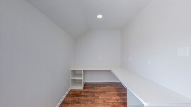 Building Photo - 2487 Horse Shoe Dr