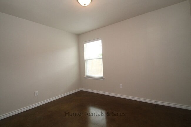 Building Photo - Truly Exceptional!