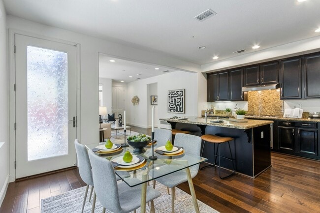 Building Photo - 3069 Vittoria Loop