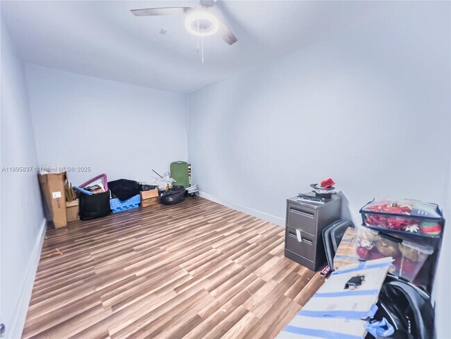 Building Photo - 3353 NE 11th Dr