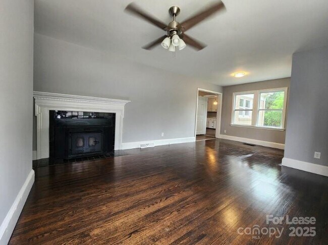 Building Photo - 3337 Eastway Dr