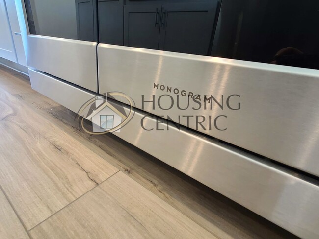Building Photo - Luxurious Newer Construction Rental Home I...