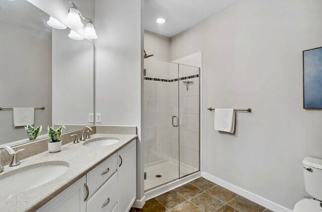 Building Photo - 443 2nd St