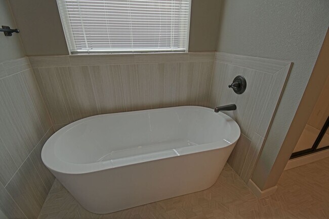 Building Photo - 4bd/3ba Spacious Home Available in the North Valley!