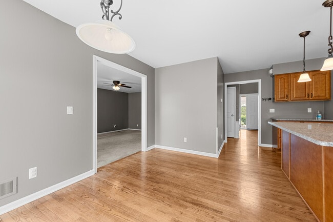 Building Photo - 47643 Ashford Dr S