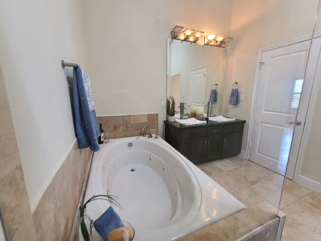 Building Photo - 5515 Petty St