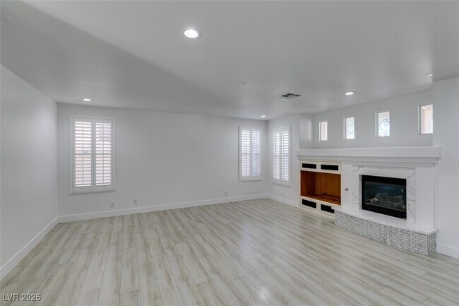 Building Photo - 1401 Via Savona Dr