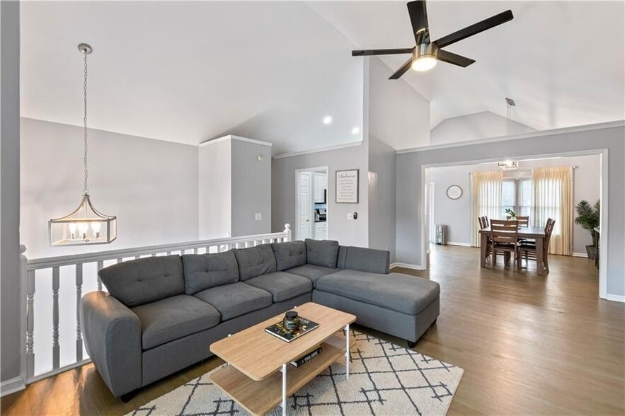 Building Photo - 2437 Pondside Pl NE