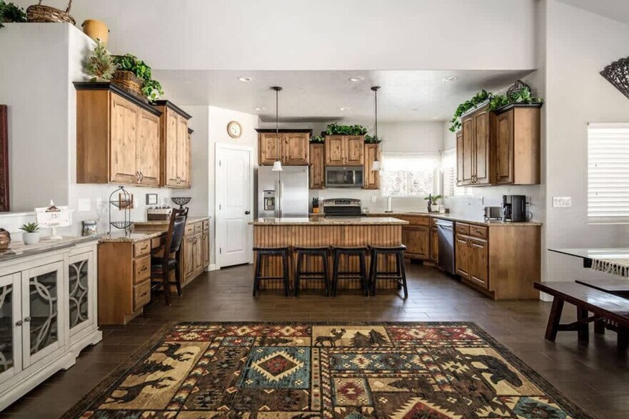 Building Photo - 358 S Wrangler Ct