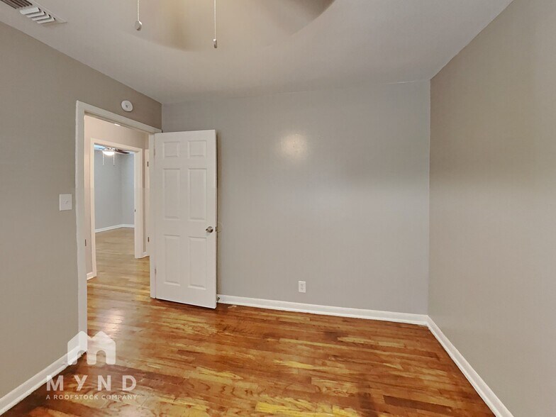 Building Photo - 510 E University Ave