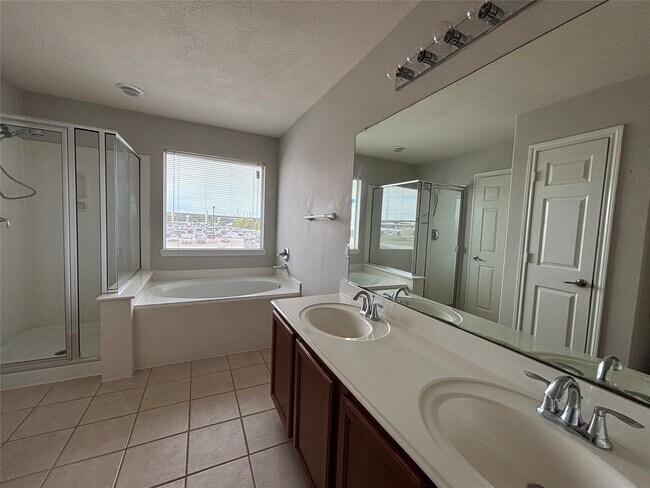 Building Photo - 2710 Maybrook Hollow Ln