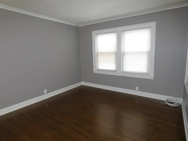 Building Photo - 814 E 23rd Ave