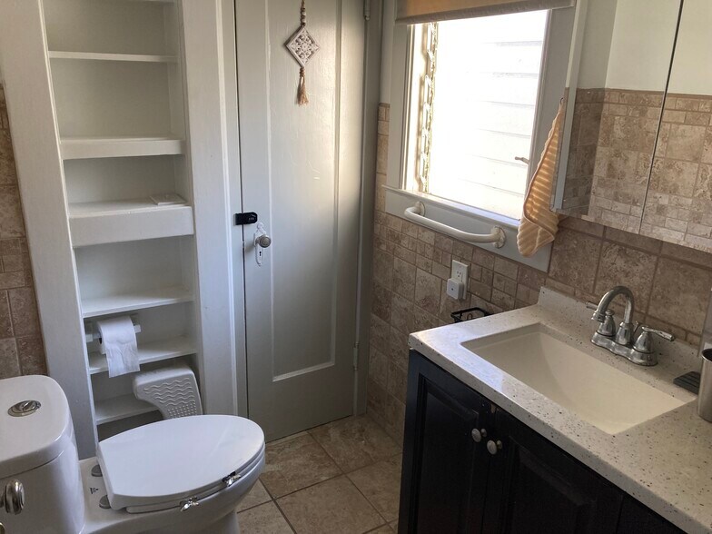 Building Photo - 3421 Belmont Ave