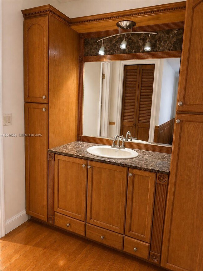 Building Photo - 309 Lakeview Dr