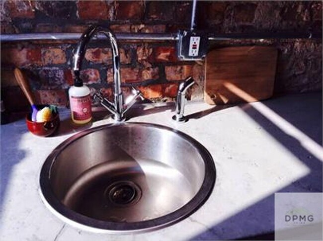 Building Photo - 108 S Hosmer St