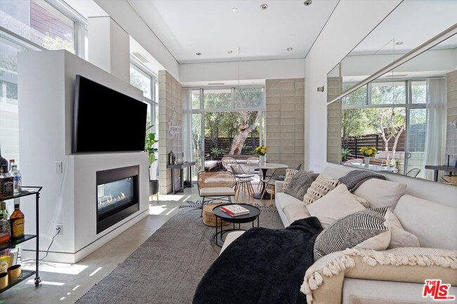 Building Photo - 720 Brooks Ave