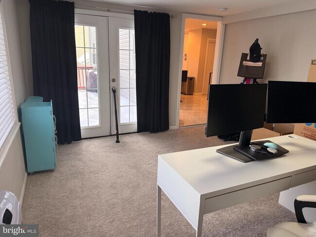 Building Photo - 2102 Willowtree Ln