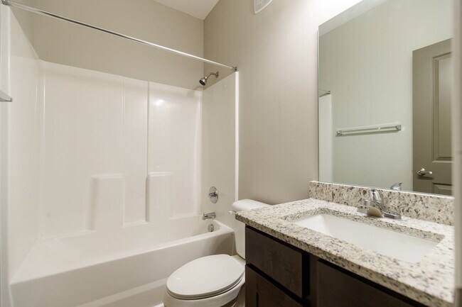 Building Photo - 2 Bedroom/2 Bath Apartment near VSU!!!