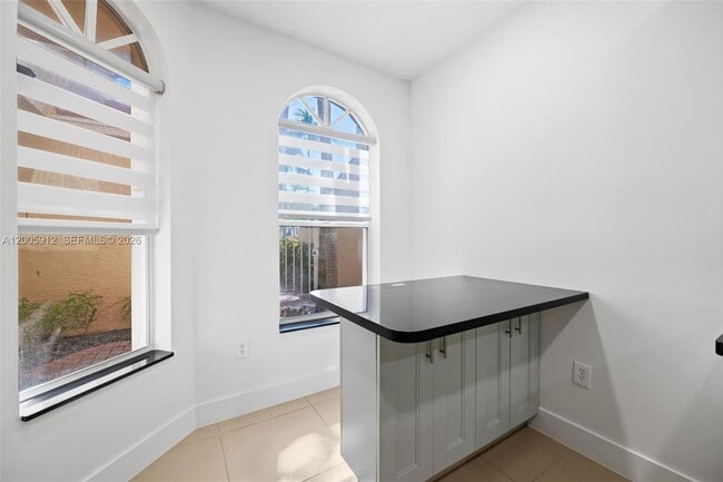 Building Photo - 21012 NE 34th Ct