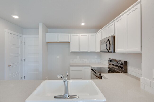 Building Photo - Beautiful 2 Bedroom Cottage Available!