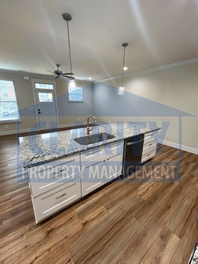 Building Photo - **One month free w/ a 15 month lease!**