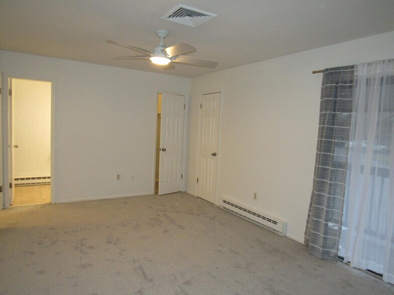 Building Photo - 10 Ridgedale Dr