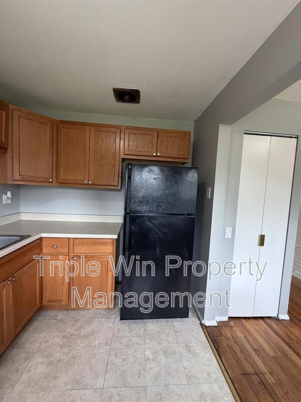 Building Photo - 10319 Varnum Dr