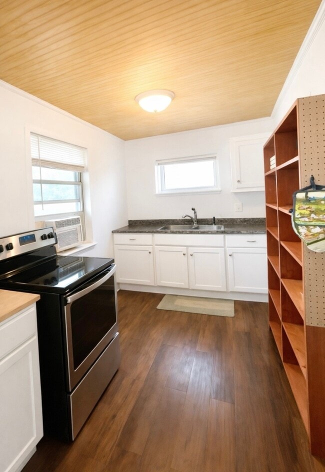 Building Photo - 2117 Everett St