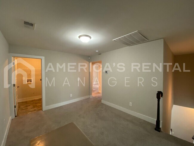 Building Photo - Large Townhome for Rent in Gardendale... Available to View Now!