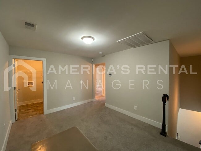 Building Photo - Large Townhome for Rent in Gardendale...  View with 48 Hours Notice!