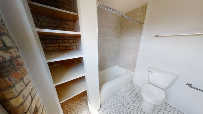 Building Photo - 108 S Hosmer St