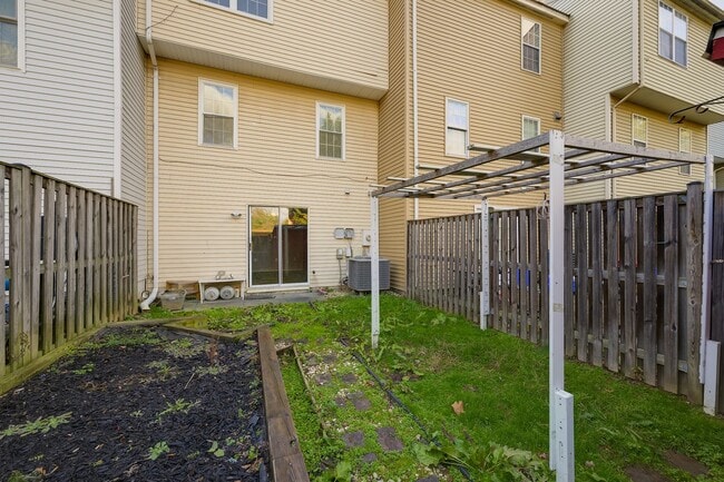 Building Photo - Beautiful Townhome Near Gunner's Lake in Germantown