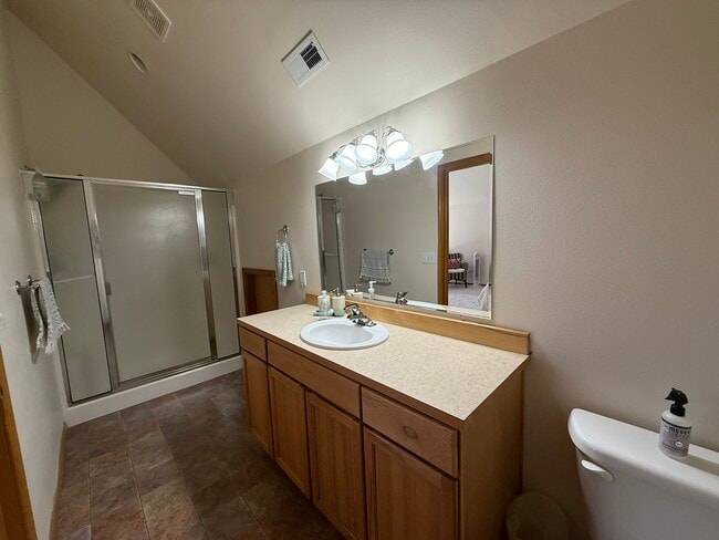 Building Photo - 432 Lakeview Dr