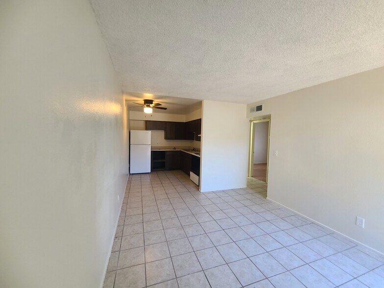 Building Photo - 1420 N Evergreen St