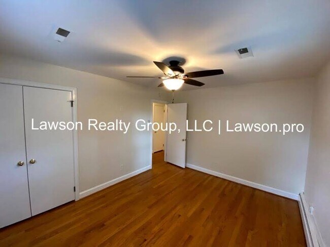 Building Photo - Updated Split Level Home in Salem