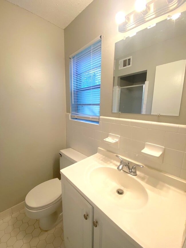 Building Photo - 4335 Hallview Dr