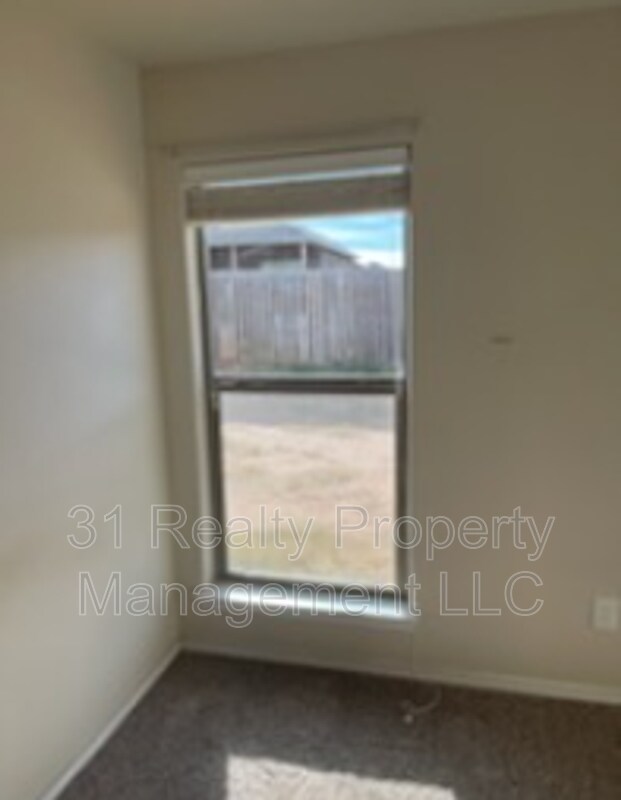 Building Photo - 1028 E 90th St