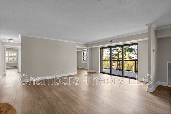 Building Photo - 309 Yoakum Pkwy