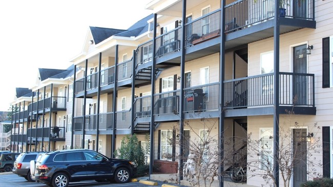 Primary Photo - Glen Oaks Condominiums
