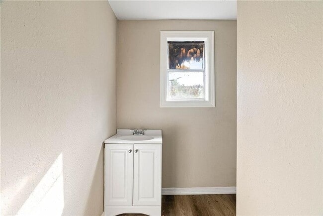 Building Photo - HOUSING VOUCHERS ACCEPTED