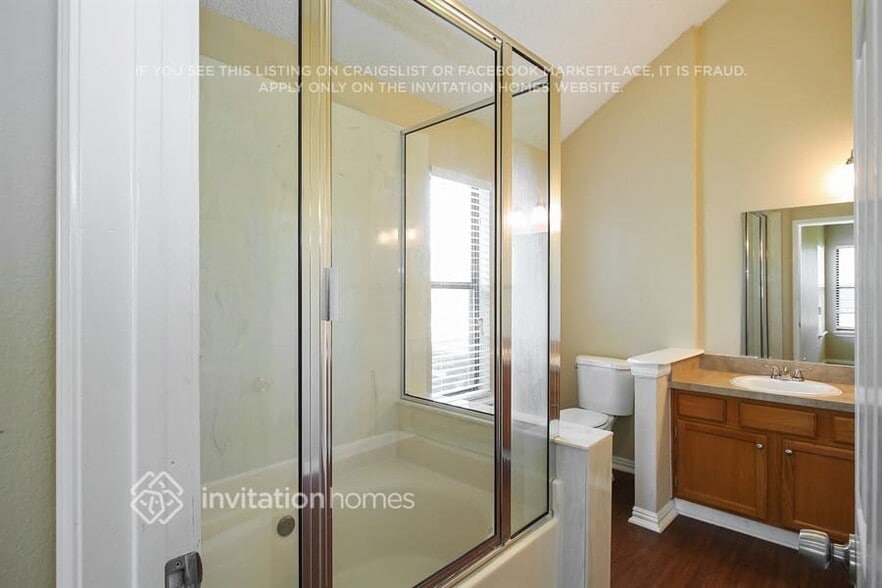 Building Photo - 4800 Hollow Tree Dr