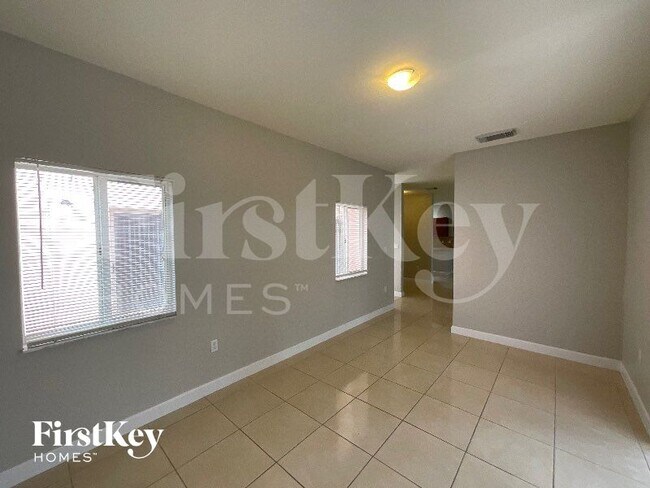 Building Photo - 377 NE 29th Terrace