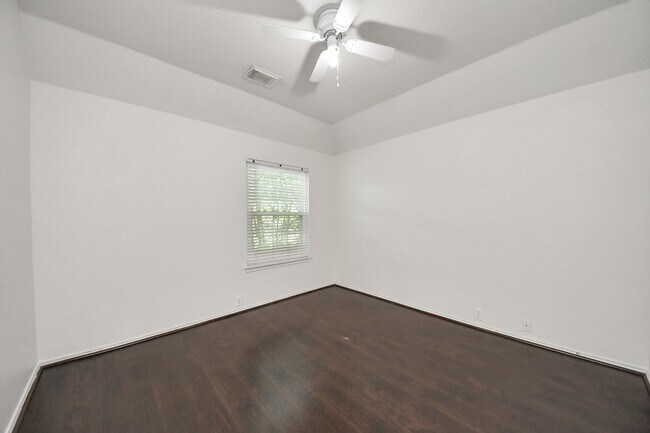 Building Photo - 20510 Pioneer Bend Ct