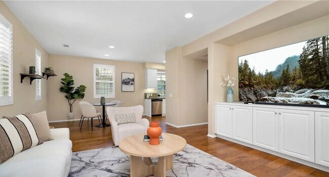 Building Photo - 66 Full Moon