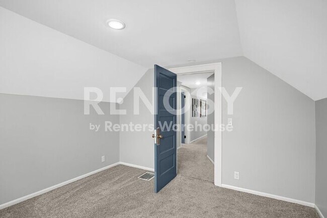 Building Photo - Available July 1st 5 Bedroom 2 Bath Single Family Home in Robbinsdale