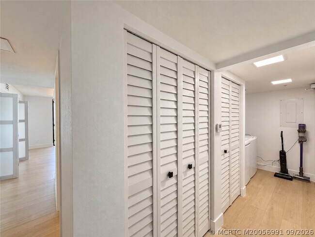 Building Photo - 3100 N Hwy A1A
