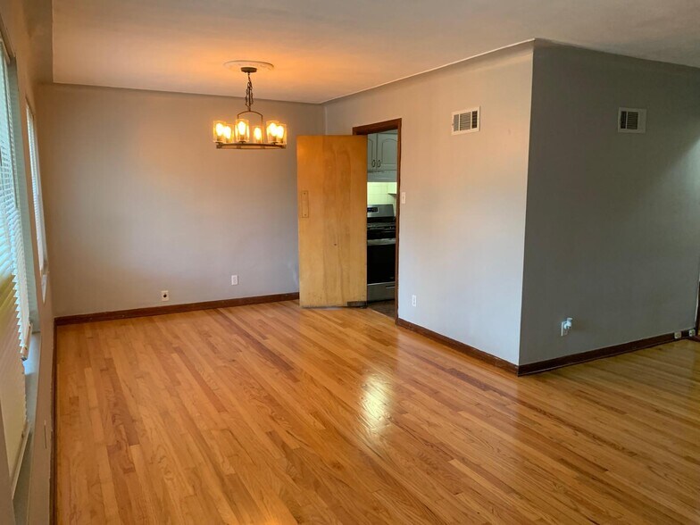 Building Photo - 7109 Dartmouth Ave