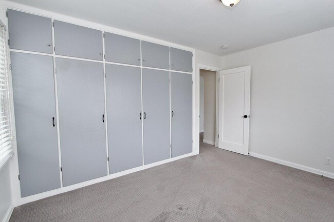 Building Photo - Charming Single-Level Home