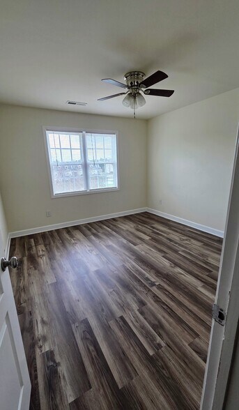 Building Photo - 113 Beechleaf Ct